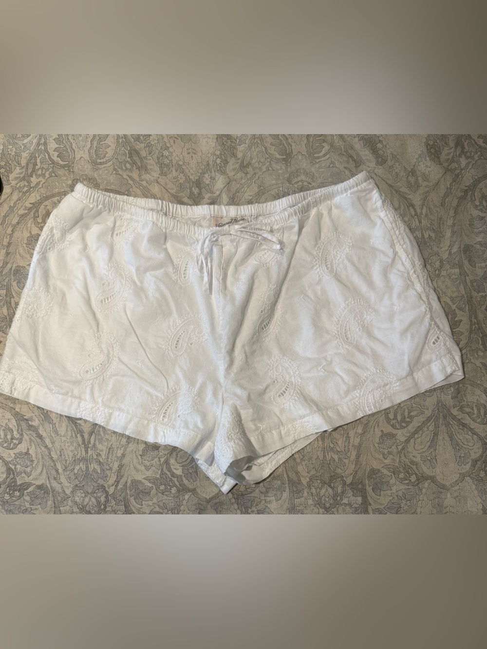 Women's High-Rise Cutwork Paisley Pull-On Shorts - Universal Thread™ White Large